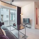 Modern Flat In Centre *