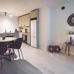 Modern Flat In Centre